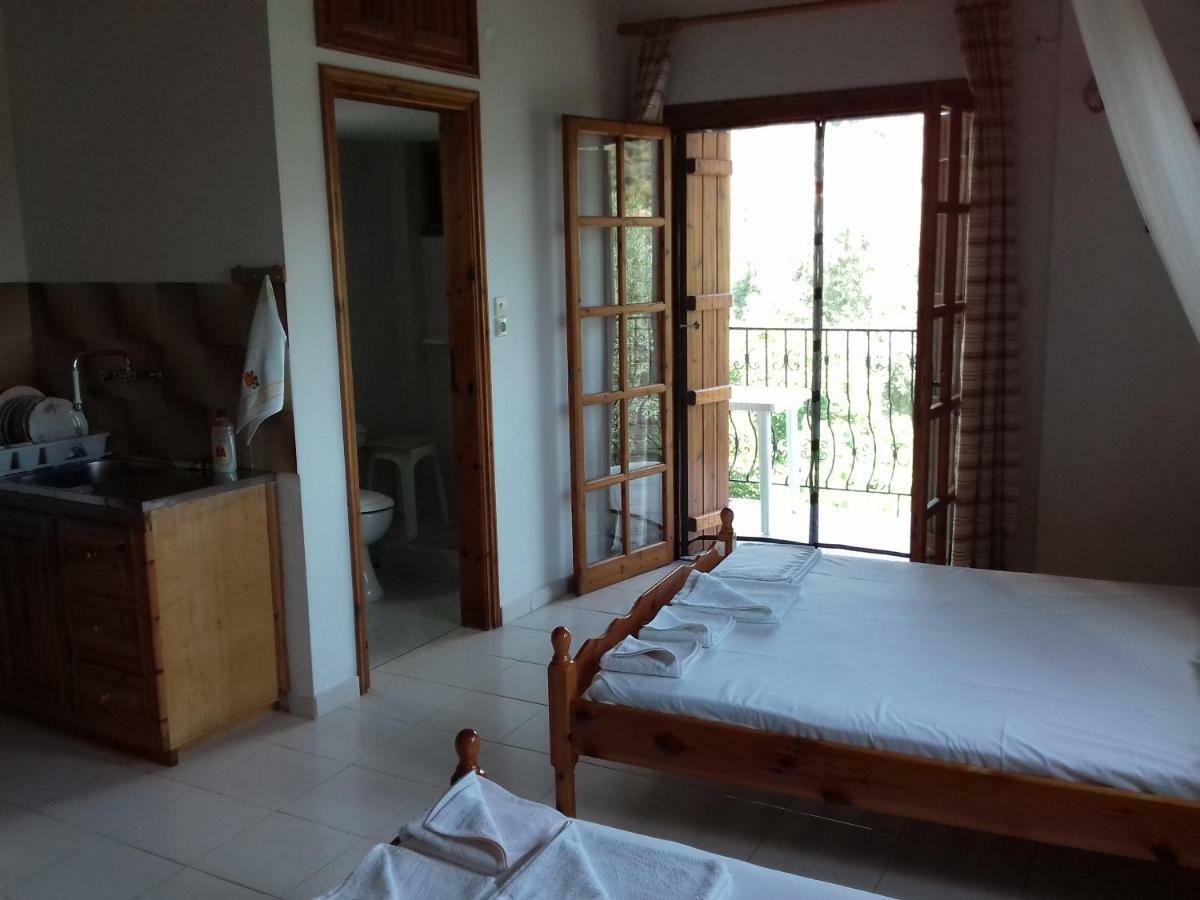 Koutadelias Rooms Каламос Экстерьер фото